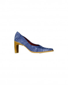 Pretty women's heels